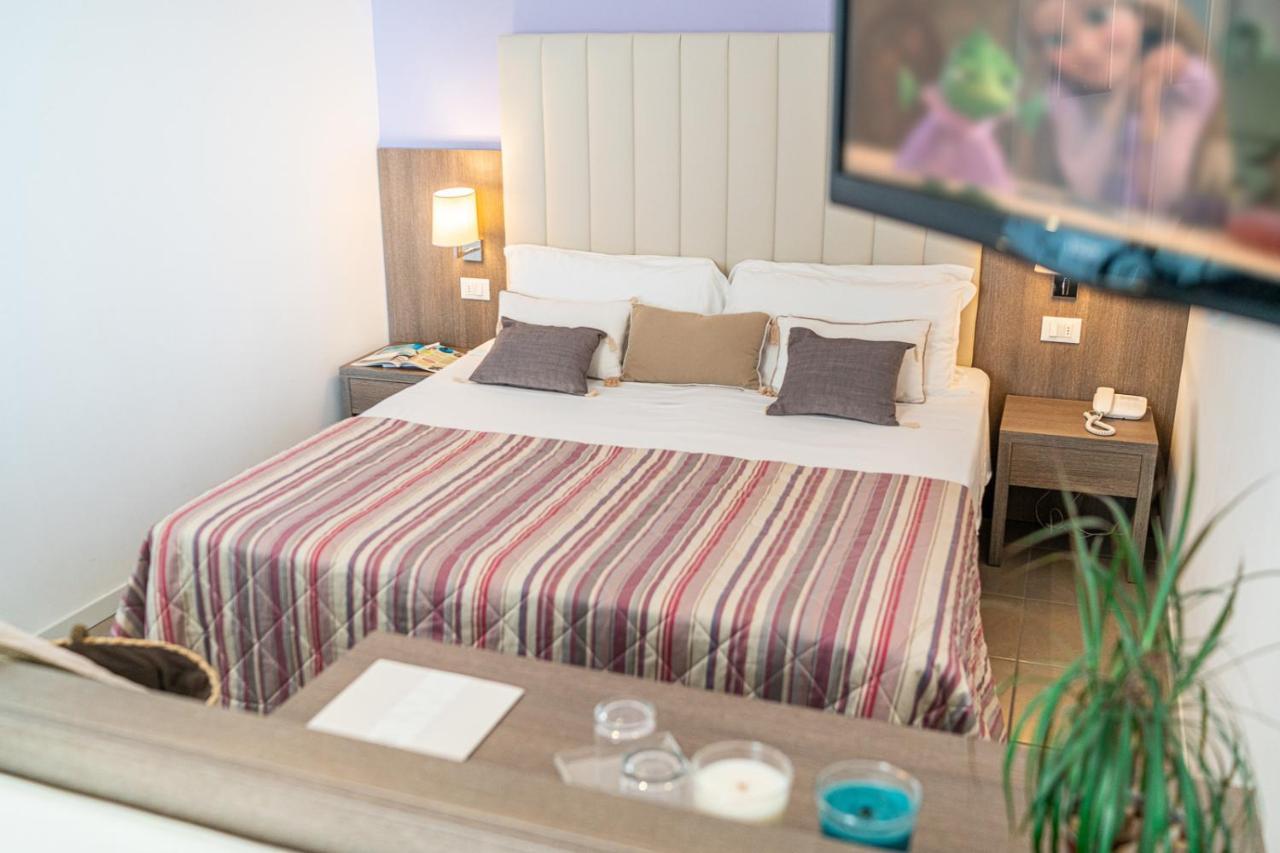 Hotel Karinzia กาออร์เล ภายนอก รูปภาพ