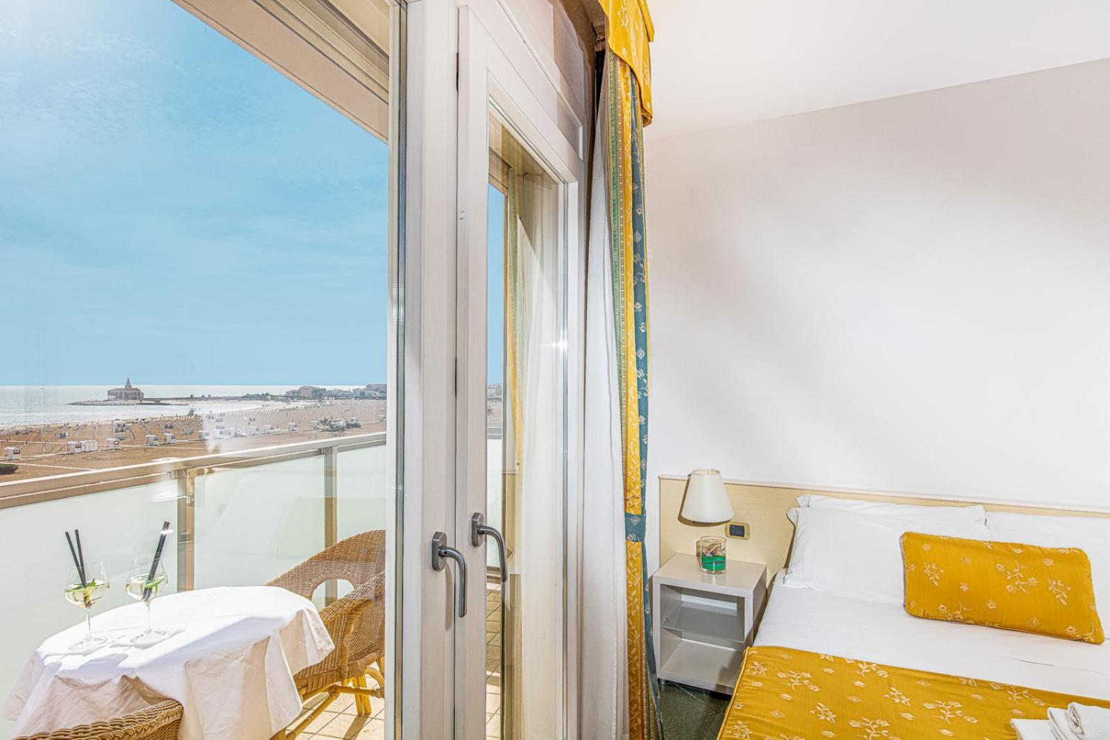 Hotel Karinzia กาออร์เล ภายนอก รูปภาพ