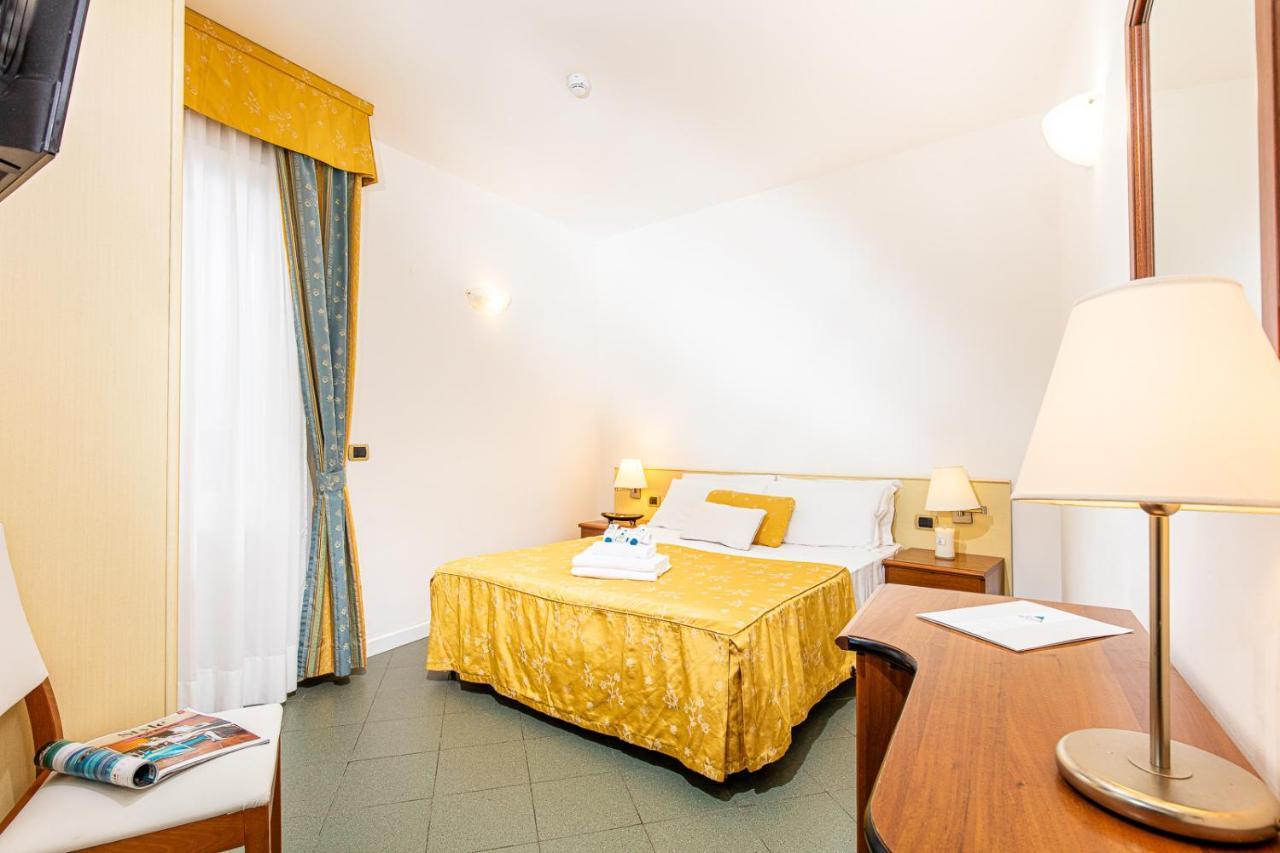 Hotel Karinzia กาออร์เล ภายนอก รูปภาพ