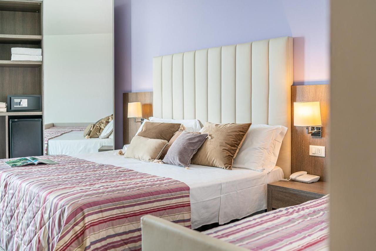 Hotel Karinzia กาออร์เล ภายนอก รูปภาพ