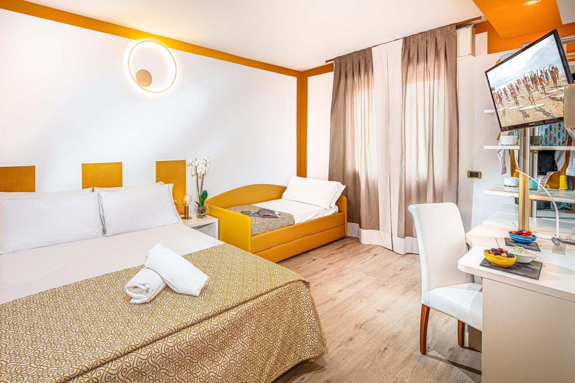 Hotel Karinzia กาออร์เล ภายนอก รูปภาพ