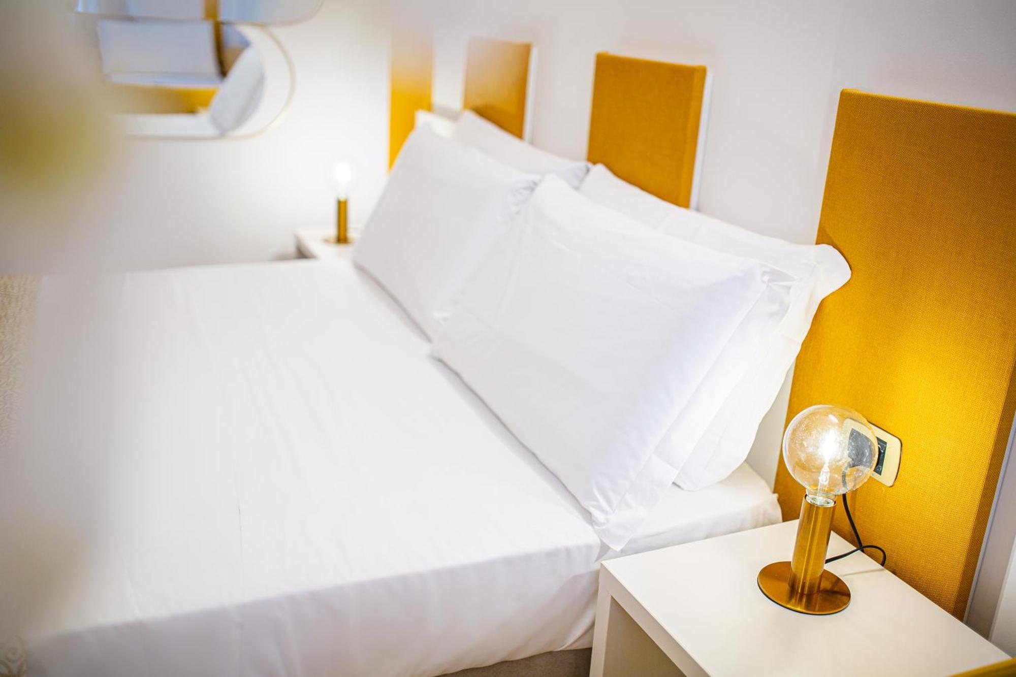 Hotel Karinzia กาออร์เล ภายนอก รูปภาพ