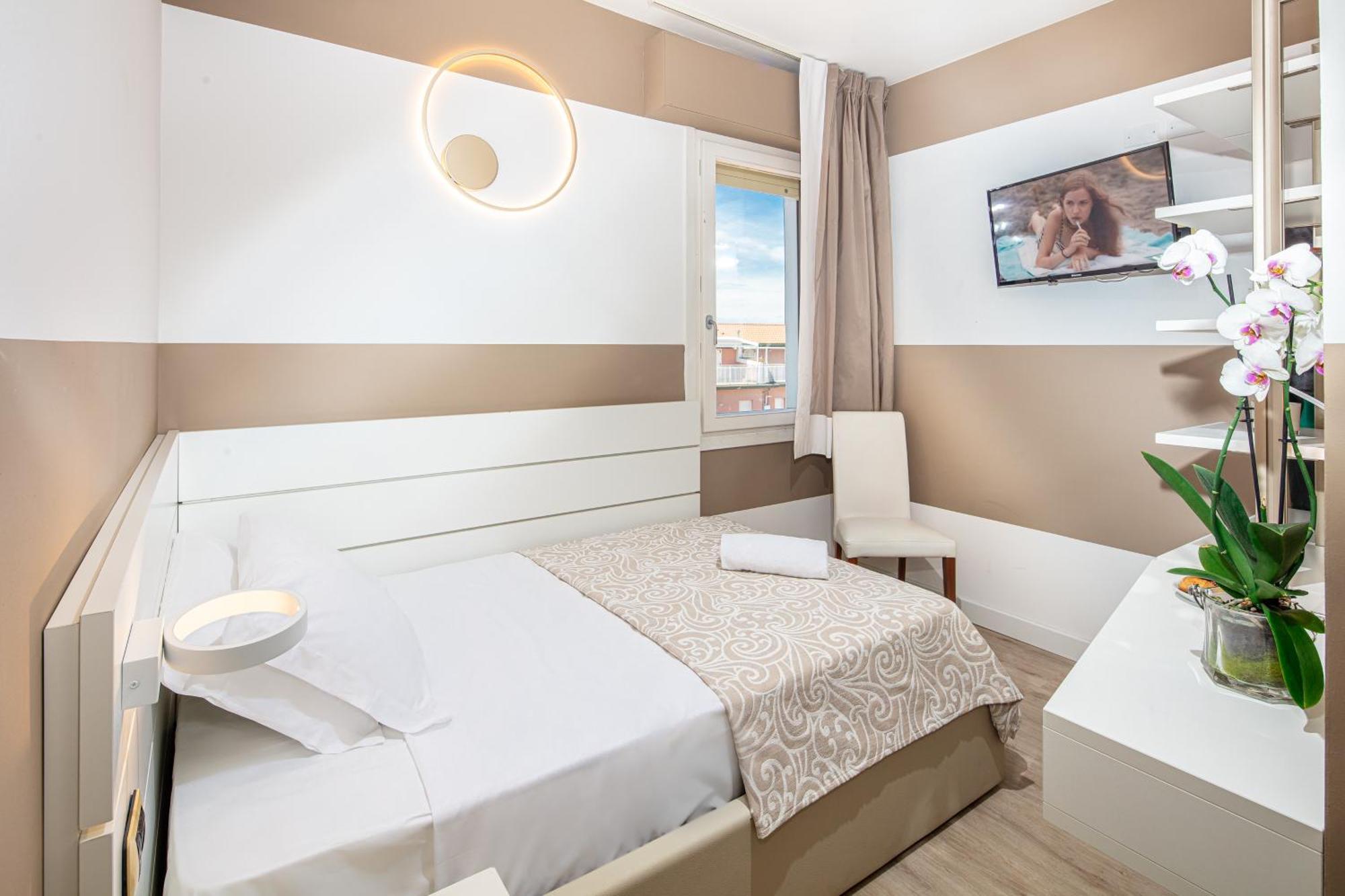 Hotel Karinzia กาออร์เล ภายนอก รูปภาพ