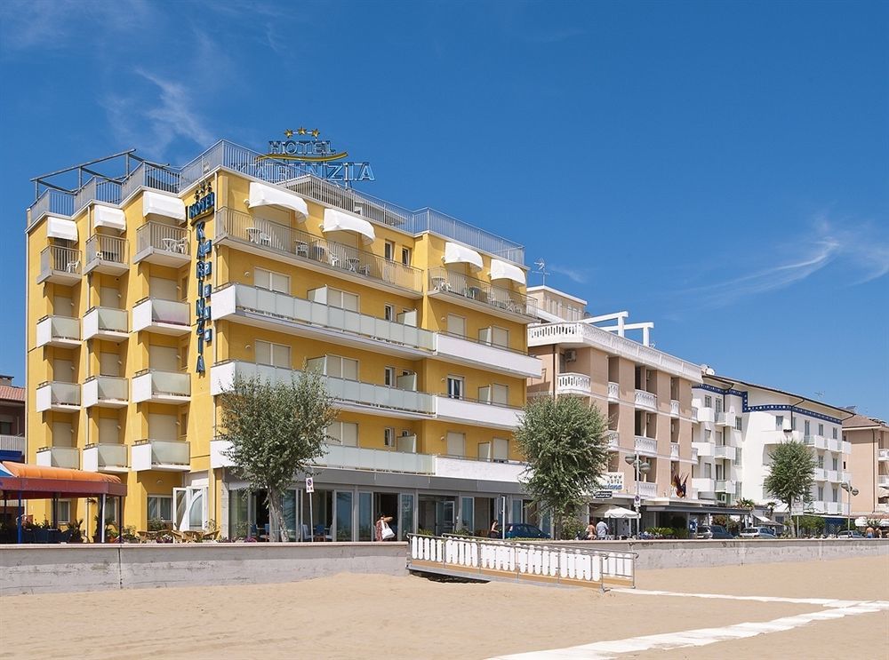 Hotel Karinzia กาออร์เล ภายนอก รูปภาพ